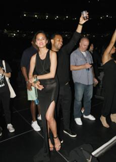 Chrissy Teigen feet photo thumbnail