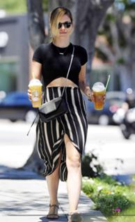 Sophia Bush feet photo thumbnail