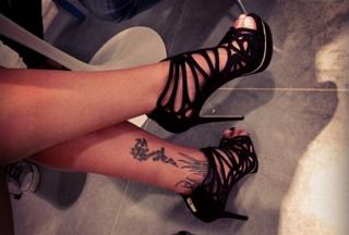 Federica Pellegrini feet photo thumbnail