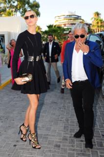 Karolina Kurkova feet photo thumbnail