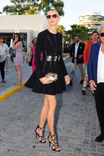Karolina Kurkova feet photo thumbnail