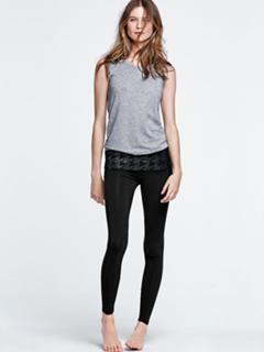 Behati Prinsloo feet photo thumbnail