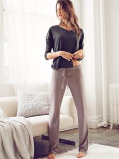 Behati Prinsloo feet photo thumbnail