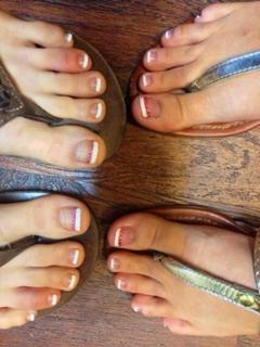 Emma Lovett feet photo thumbnail