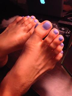 Emma Lovett feet photo thumbnail