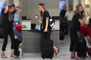 Cat Deeley feet photo thumbnail