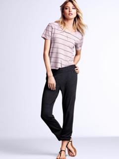 Martha Hunt feet photo thumbnail