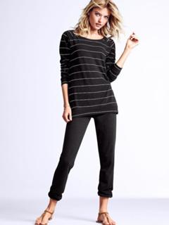 Martha Hunt feet photo thumbnail