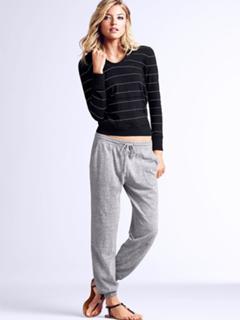 Martha Hunt feet photo thumbnail