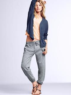 Martha Hunt feet photo thumbnail