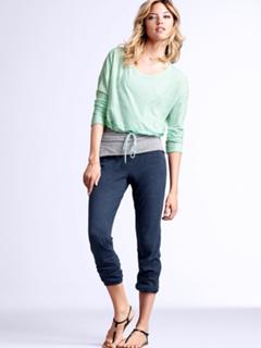 Martha Hunt feet photo thumbnail