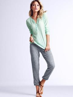 Martha Hunt feet photo thumbnail