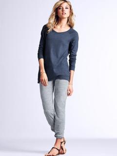 Martha Hunt feet photo thumbnail