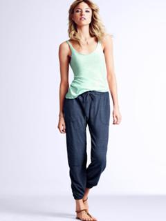 Martha Hunt feet photo thumbnail