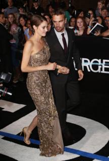 Shailene Woodley feet photo thumbnail