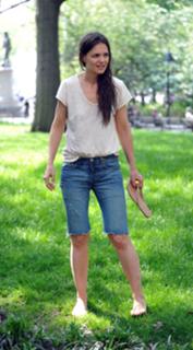 Katie Holmes feet photo thumbnail