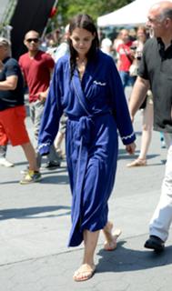Katie Holmes feet photo thumbnail