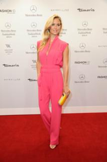 Bar Refaeli feet photo thumbnail