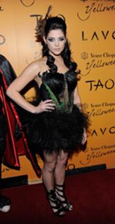 Ashley Greene feet photo thumbnail