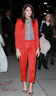 Ashley Greene feet photo thumbnail