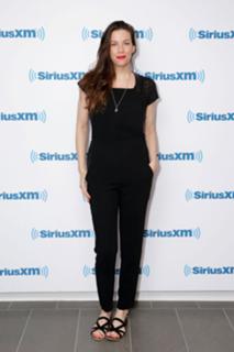 Liv Tyler feet photo thumbnail