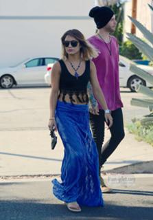 Vanessa Hudgens feet photo thumbnail
