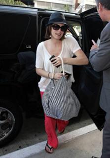 Ashley Greene feet photo thumbnail