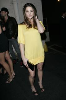 Ashley Greene feet photo thumbnail