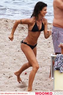 Elisabetta Canalis feet photo thumbnail