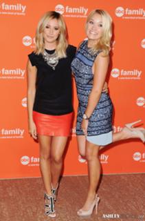 Ashley Tisdale feet photo thumbnail
