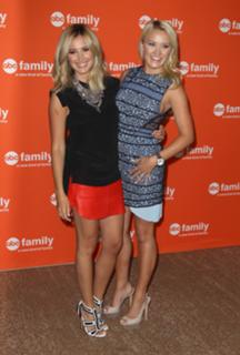 Emily Osment feet photo thumbnail