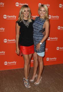 Emily Osment feet photo thumbnail
