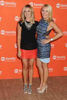 Emily Osment feet photo thumbnail