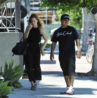Mena Suvari feet photo thumbnail