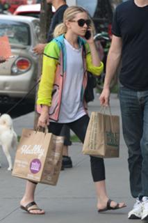 Ashley Olsen feet photo thumbnail