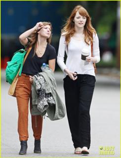Emma Stone feet photo thumbnail