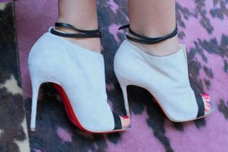 Xenia Tchoumitcheva feet photo thumbnail