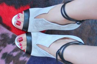 Xenia Tchoumitcheva feet photo thumbnail
