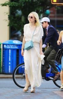 Dakota Fanning feet photo thumbnail
