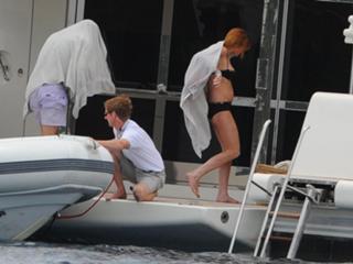 Lindsay Lohan feet photo thumbnail