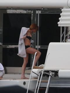 Lindsay Lohan feet photo thumbnail