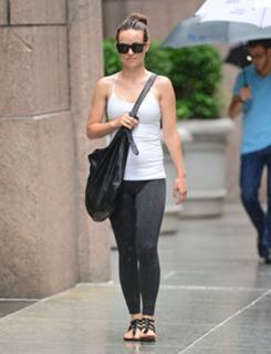 Olivia Wilde feet photo thumbnail