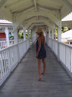 Alessia Marcuzzi feet photo thumbnail