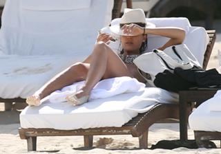 Jessica Alba feet photo thumbnail