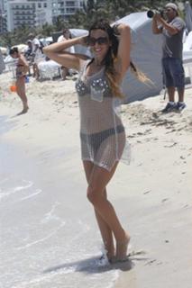 Claudia Romani feet photo thumbnail