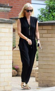 Denise Van Outen feet photo thumbnail