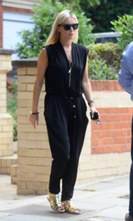 Denise Van Outen feet photo thumbnail