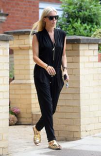 Denise Van Outen feet photo thumbnail