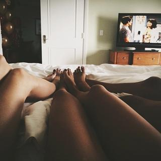 Kendall Jenner feet photo thumbnail