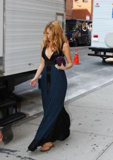 Blake Lively feet photo thumbnail